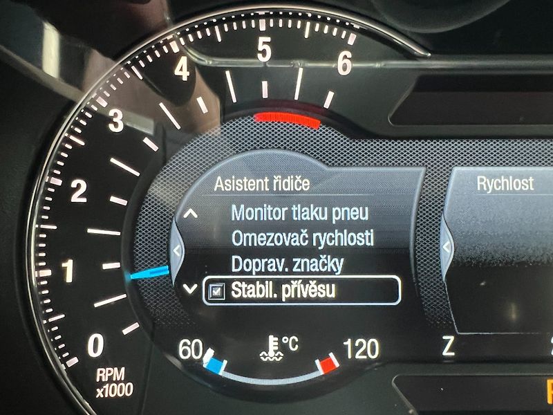 Ford S-MAX (2018) Titanium! 2.0TDCi 132kW! LED! - fotka 27 z 40