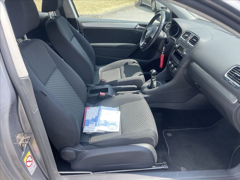 Volkswagen Golf 1,4 MPi 59kw Klima ESP - fotka 11 z 28