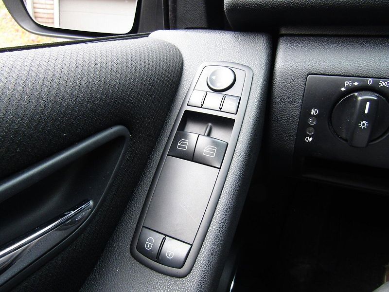 Mercedes-Benz Třídy A (2007) CDI 80kW AUTOMAT - fotka 30 z 48