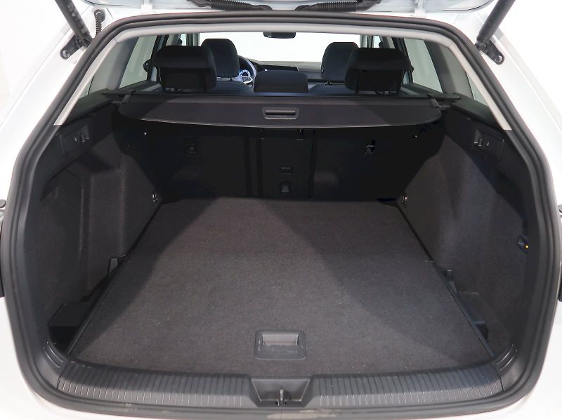 Volkswagen Golf (2022) STYLE 2.0TDI 110KW DSG - fotka 35 z 38