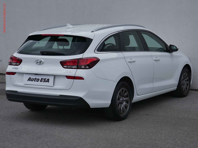 Hyundai i30 (2019) 1.4 T-GDi, ČR, AC, temp. - fotka 4 z 21