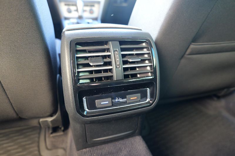 Volkswagen Passat 1.4 TSI DSG Kamera Cockpit Taž - fotka 18 z 38