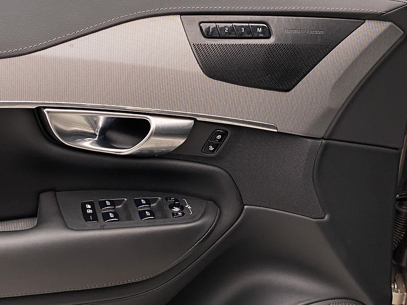 Volvo XC90 B5 AWD DARK PLUS AUT REZERVACE - fotka 28 z 49