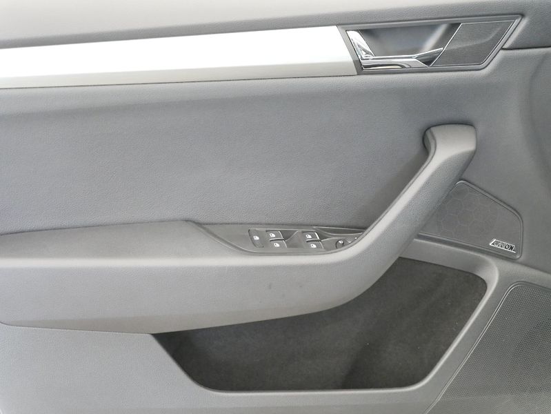 Škoda Superb - fotka 12 z 29