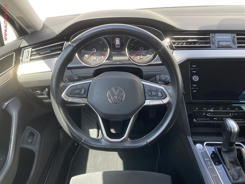 Volkswagen Passat (2020) 2.0 TDi, Elegance, DSG, LED - fotka 11 z 20
