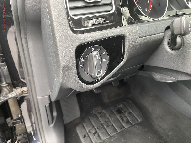 Volkswagen Golf (2015) 1.4 TSi, Highline, bixen - fotka 15 z 18