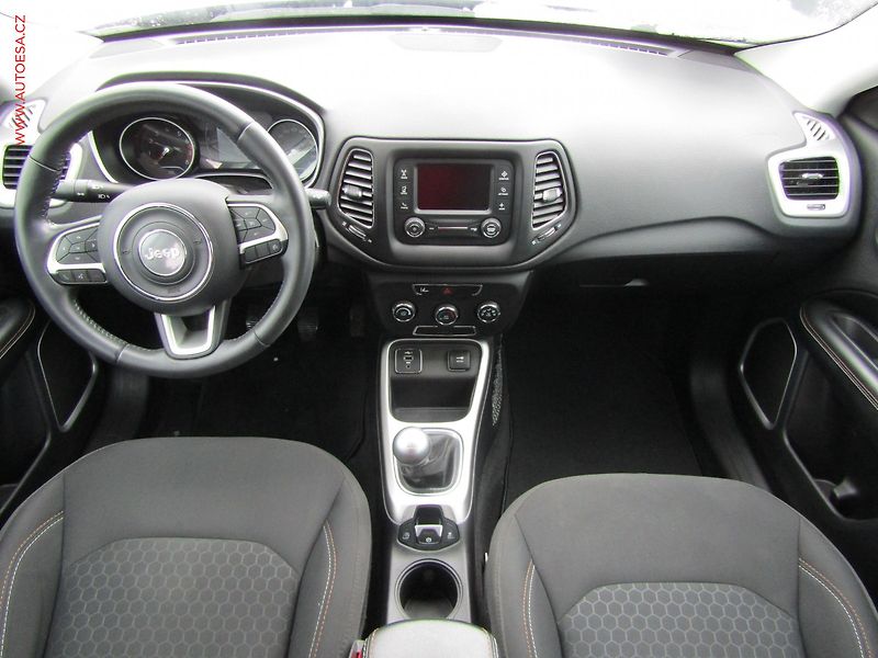 Jeep Compass (2020) 1.4T, ČR - fotka 8 z 17