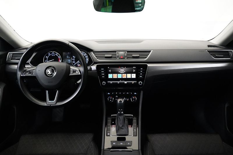 Škoda Superb - fotka 5 z 27