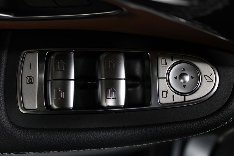 Mercedes-Benz GLC 2,0 220d 4MATIC - fotka 14 z 32