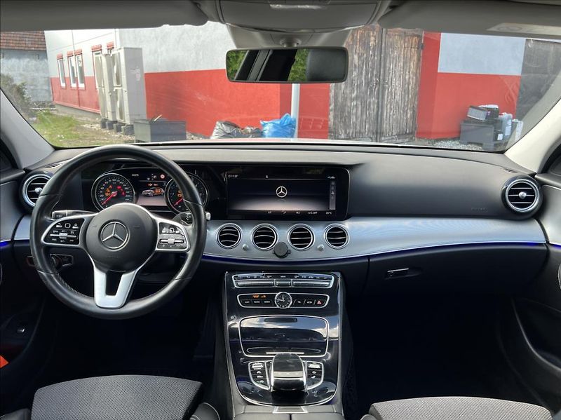 Mercedes-Benz Třídy E 2,0 E 220 d / 9G-TRONIC - fotka 22 z 48