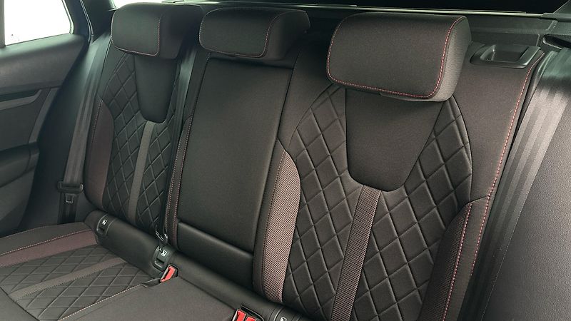 Škoda Octavia 2.0 TDI DSG 4x4 RS Combi - fotka 16 z 26