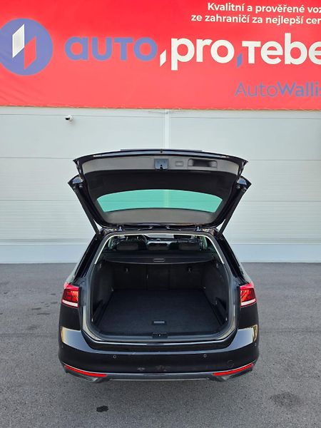 Volkswagen Passat 2.0TDI DSG Virtual 1.Maj DPH - fotka 18 z 19
