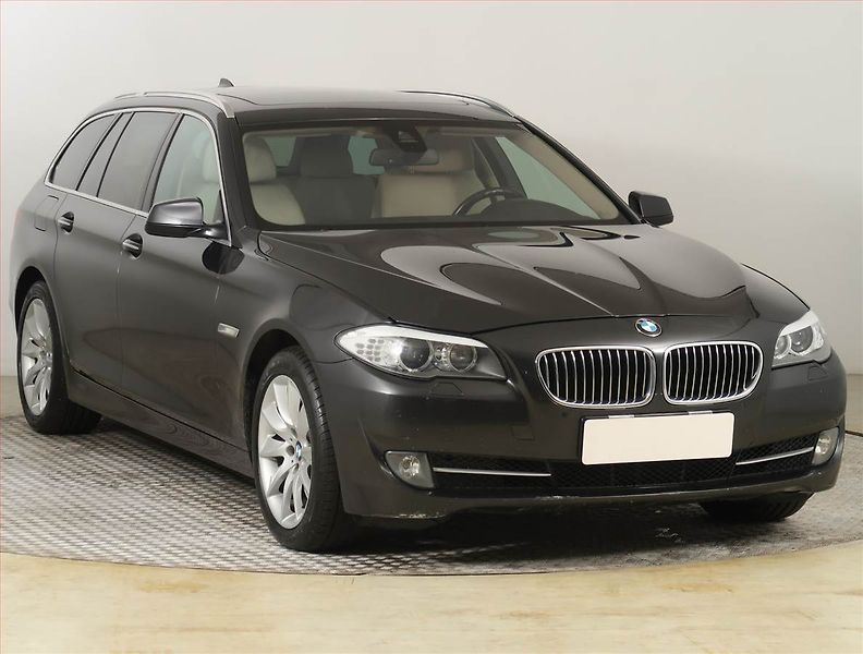 BMW Řada 5 (2013) 525d xDrive, 4X4, Automat - fotka 1 z 26