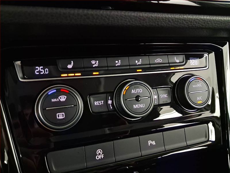 Volkswagen Touran (2019) 1.5 TSI - fotka 16 z 18