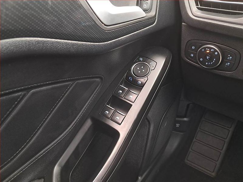 Ford Focus (2019) 2.0 EcoBlue, Serv.kniha, Navi - fotka 19 z 21