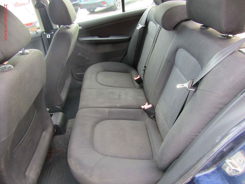 Škoda Fabia (2006) 1.2 HTP, 1.maj,ČR - fotka 10 z 16
