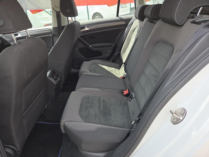 Volkswagen Golf (2018) 1,6TDi AUTOMAT  - fotka 10 z 10