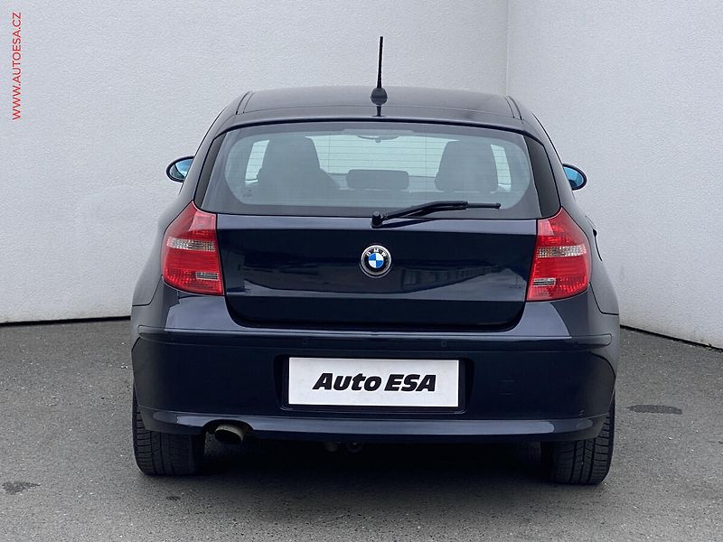 BMW Řada 1 (2008) 2.0d 118d, AC, výhřev sed. - fotka 5 z 17