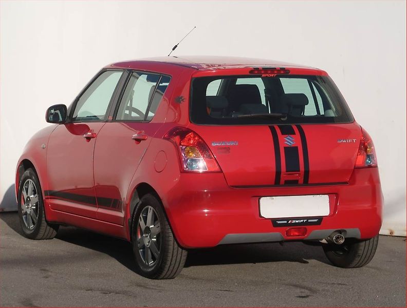 Suzuki Swift (2008) 1.3 i, Vyhř. sedaček - fotka 4 z 17