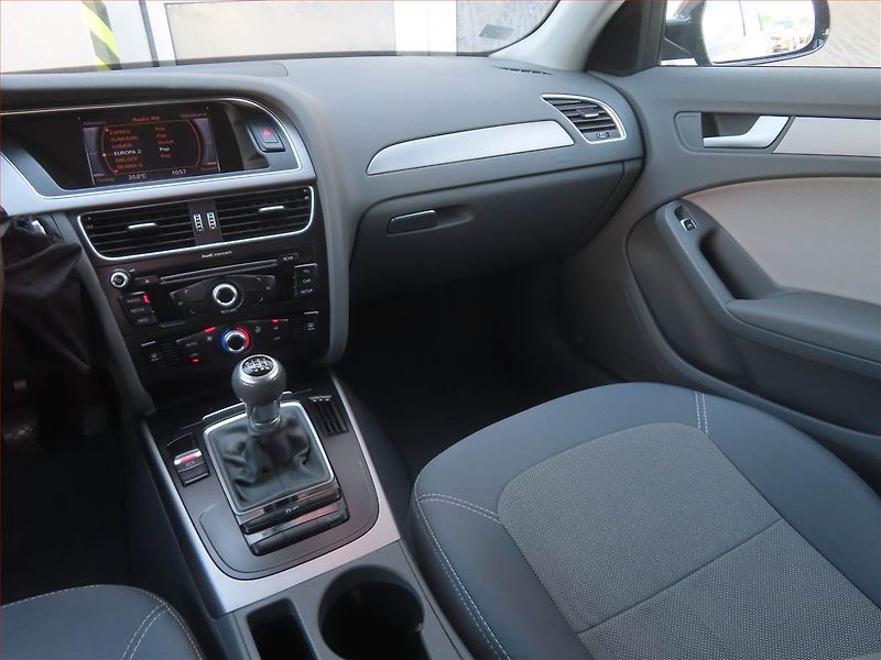 Audi A4 (2013) 2.0 TDI, Park. senzory - fotka 8 z 18