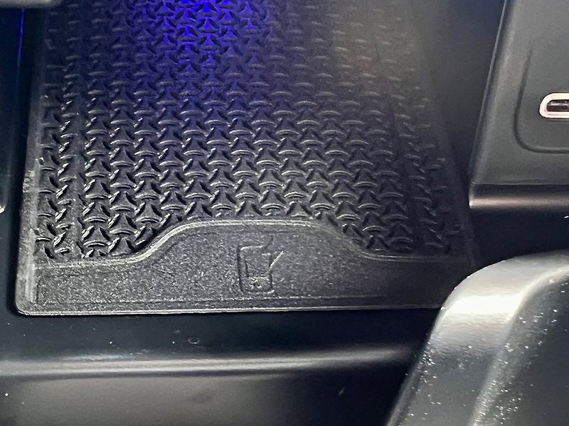 Mercedes-Benz Třídy C (2025) 220 d 4MATIC Edition 140 Years - fotka 27 z 29