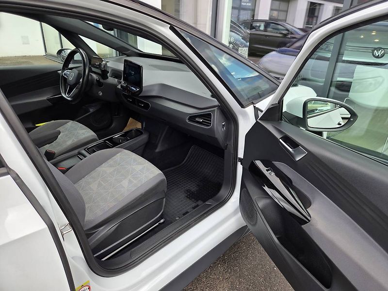 Volkswagen ID.3 (2022) Pro 150kW 62kWh - fotka 31 z 34