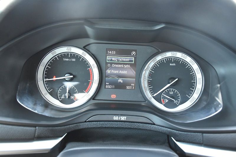 Škoda Karoq (2020) 125 LET 1.5 TSI 110kW - fotka 16 z 32