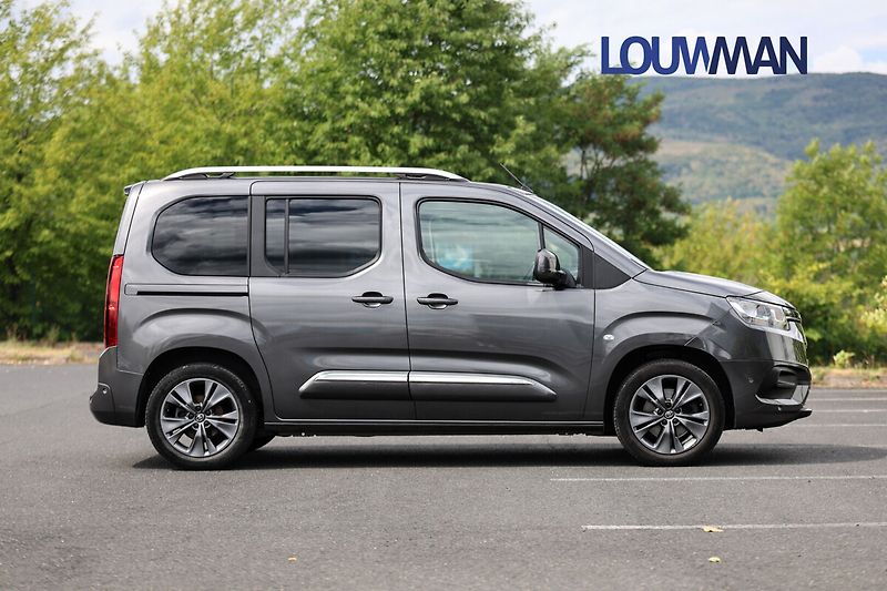 Toyota ProAce City Verso 1.2T 8AT FAMILY COMFORT - fotka 26 z 26