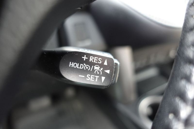 Toyota RAV4 2.5HSD -i E-CVT AWD Selection - fotka 29 z 33