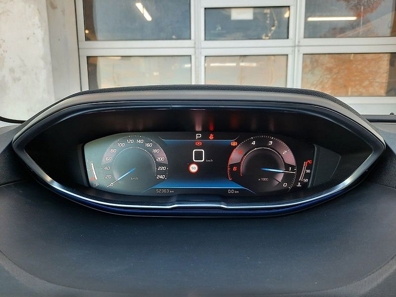 Peugeot 3008 ALLURE PACK 1.5 BHDi 130k EAT8 - fotka 16 z 28