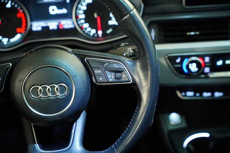 Audi A4 - fotka 17 z 30