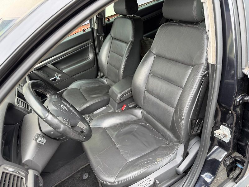 Opel Vectra 1,9 CDTi SW + sada pneumatik  - fotka 9 z 22