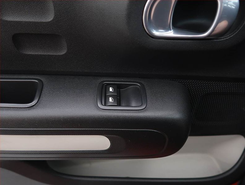 Citroën C3 (2017) Feel 1.2 PureTech, Tempomat - fotka 19 z 19
