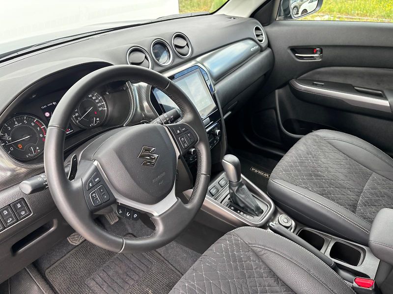 Suzuki Vitara 1,4 BoosterJet Elegance AllGri - fotka 11 z 28