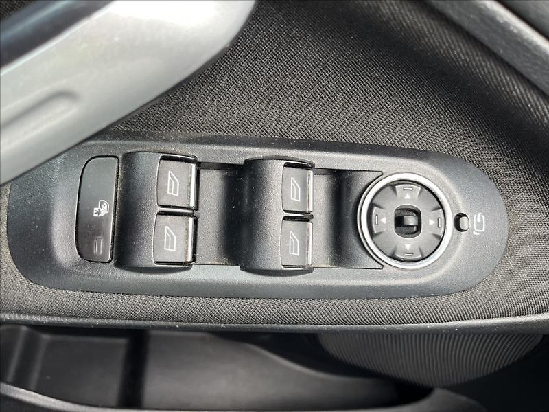 Ford S-MAX 2,0 TDCi 7.MÍST KLIMA 2x KOLA - fotka 28 z 41