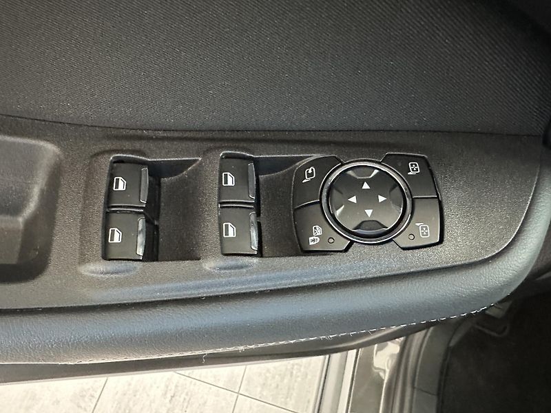 Ford S-MAX Business 2.5i HEV 190k aut. - fotka 21 z 30