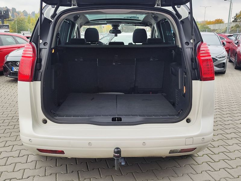 Peugeot 5008 2.0 HDI/110kW Allure - fotka 9 z 35