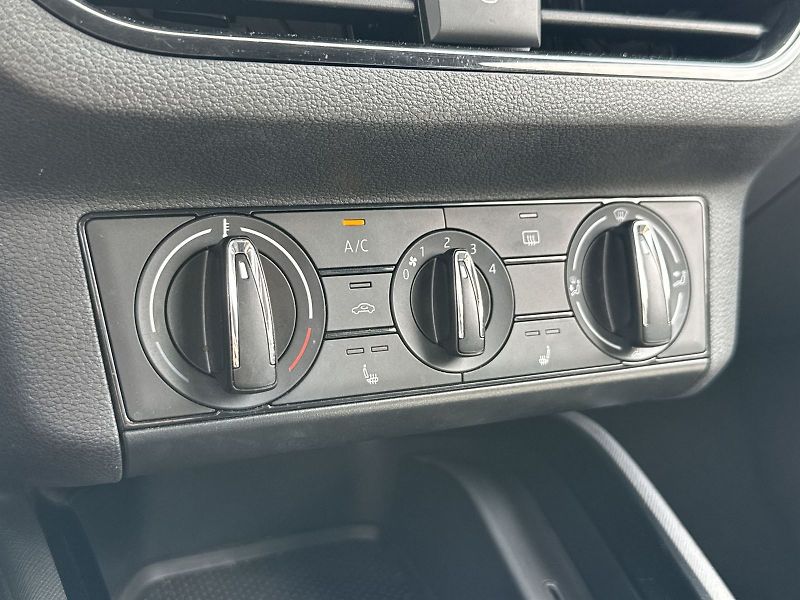 Škoda Kamiq (2022) 1.0 TSI Ambition - fotka 20 z 27