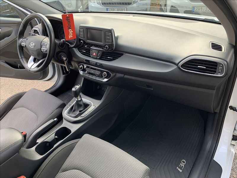 Hyundai i30 1,6 CRDI ČR - fotka 12 z 17