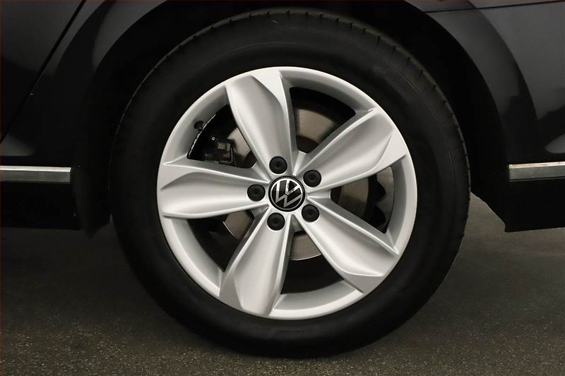 Volkswagen Passat (2021) Elegance 2.0 TDI - fotka 18 z 18