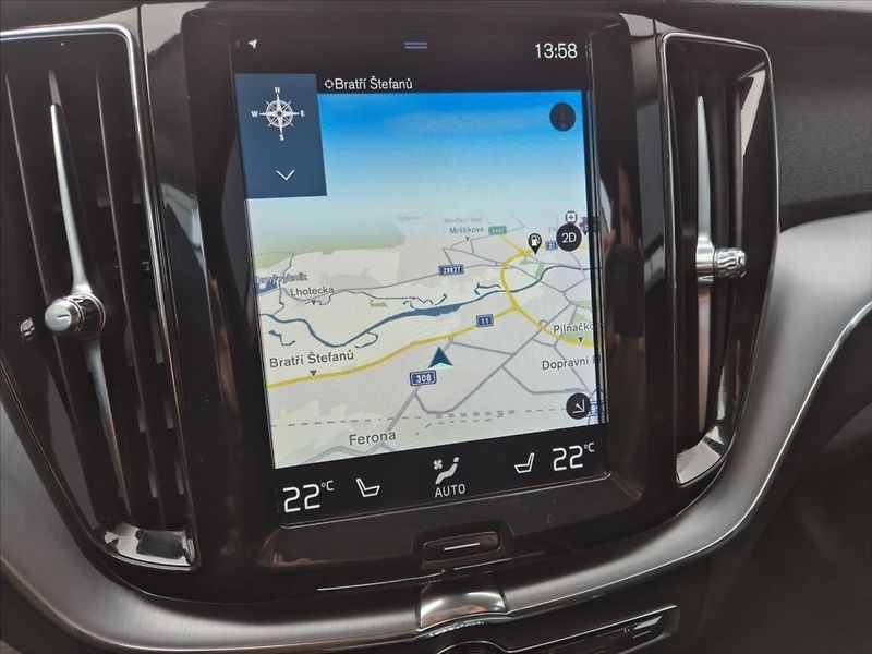Volvo XC60 2,0 D3 MOMENTUM+ MAN - fotka 15 z 18