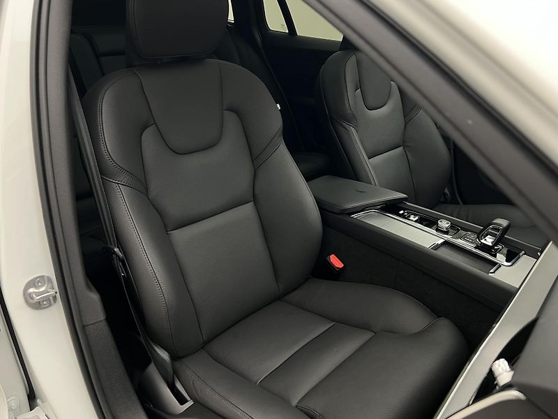 Volvo V60 B4 DARK PLUS AUT - fotka 20 z 46