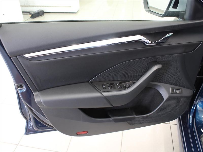 Škoda Octavia 2,0 TDi 147kW 4x4 Scout ČR - fotka 11 z 13