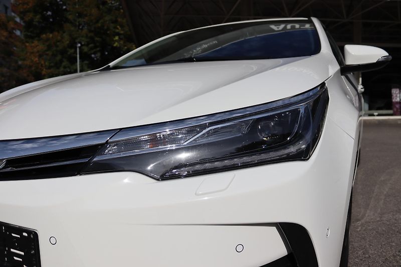 Toyota Corolla (2018) Toyota Corolla Sedan 1.6 - fotka 5 z 60