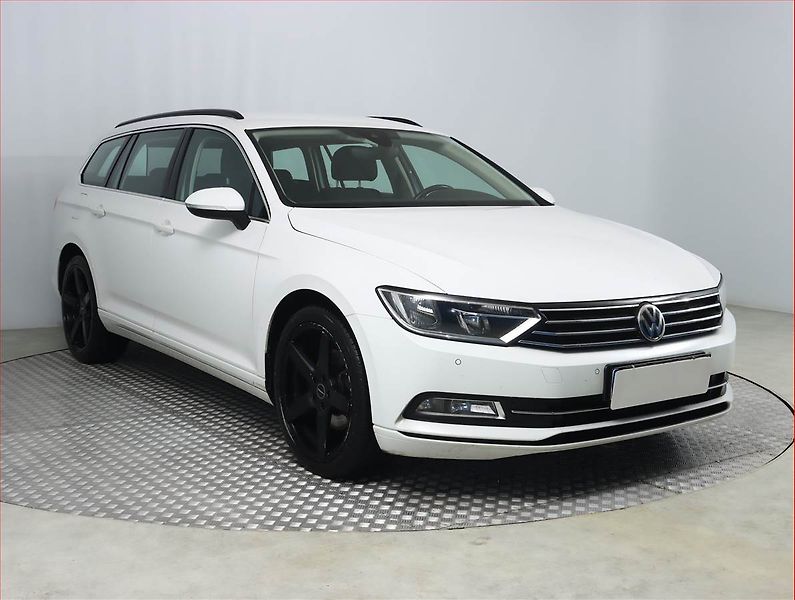 Volkswagen Passat (2018) Comfortline 2.0 TDI, Automat - fotografie inzerátu