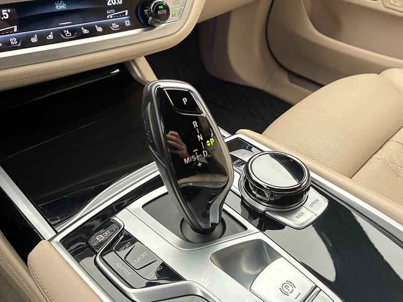 BMW Řada 7 4,4 390kW 750Li xDrive CZ - fotka 29 z 39