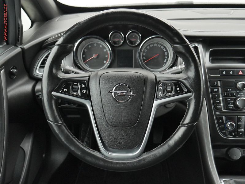 Opel Cascada (2013) 1.4i, AC, výhřev sed - fotka 11 z 21