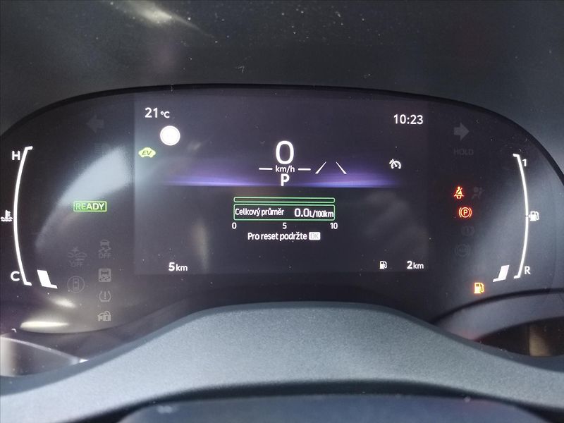 Toyota Yaris Cross 1,5 HEV e-CVT  STYLE FWD 116k - fotka 7 z 12