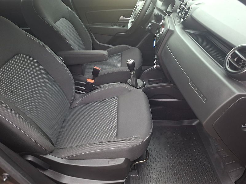 Dacia Duster (2020) 1.0TCe 74kW -1.MAJITEL-T.ZAŘ. - fotka 19 z 31