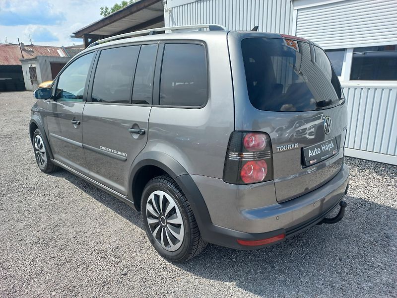 Volkswagen Touran (2008) Cross 2.0TDi 103kW DSG 7-míst - fotka 6 z 18